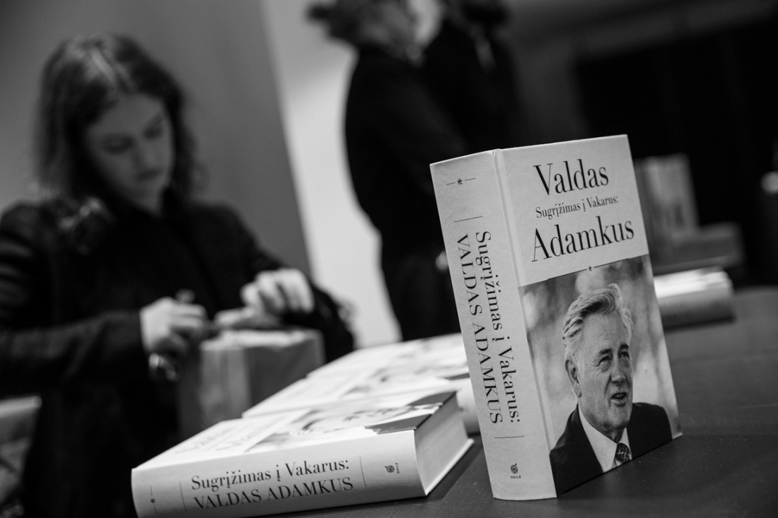 Antano Sutkaus fotografijų parodos „Valdui Adamkui – 100“ atidarymas