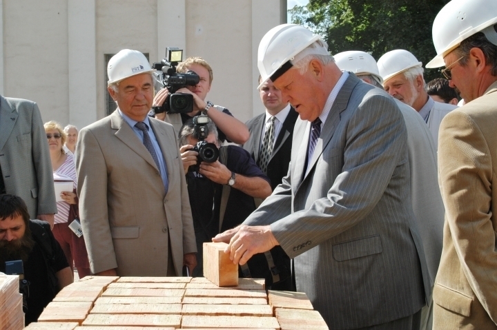 Prezidentas Algirdas Brazauskas apie Valdovų rūmus, jų prasmę ir reikšmę, atkūrimo peripetijas