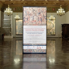 Guides of the Museum lead tours for individual visitors in the international exhibition 'Medieval and Renaissance tapestry in Europe. History woven in threads'