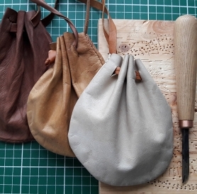Manor workshop. Acquaintance with leather goods heritage
