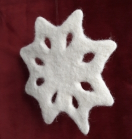Educational workshop „White Christmas tree ornaments“
