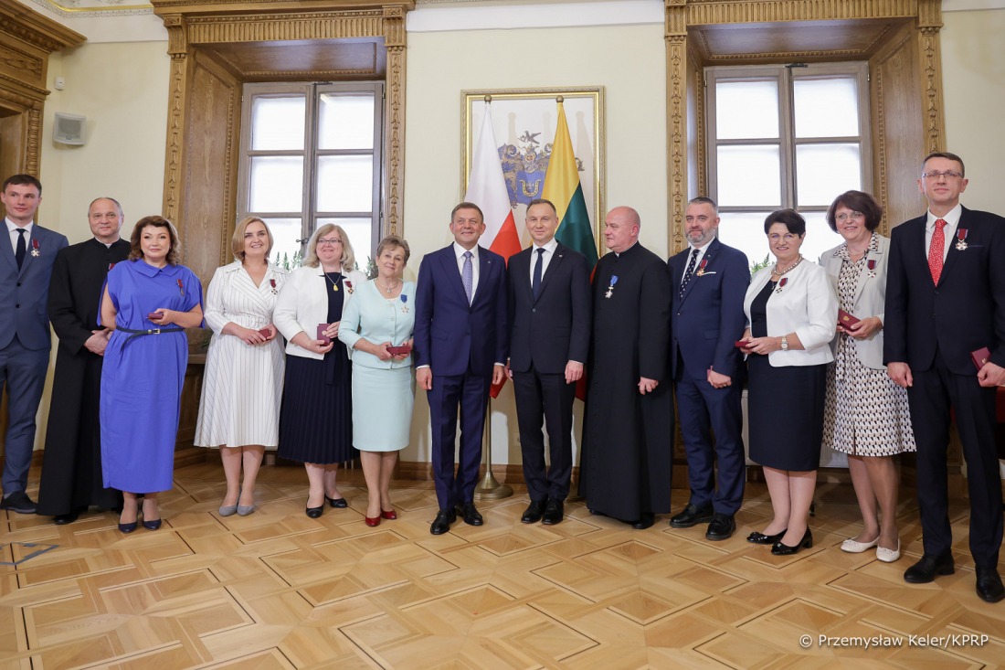 Lietuvoje viešintis Lenkijos Prezidentas Andrzejus Duda įteikė apdovanojimą istorikei dr. Ramunei Šmigelskytei-Stukienei