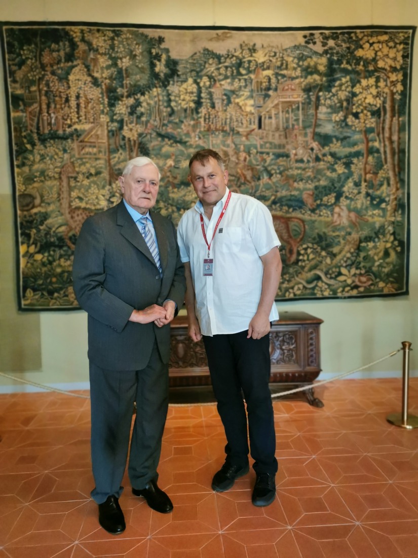 Paskutinę savaitę veikiančioje Žygimanto Augusto gobelenų parodoje apsilankęs Prezidentas Valdas Adamkus: Vilniuje jie atrodo geriau nei Vavelyje