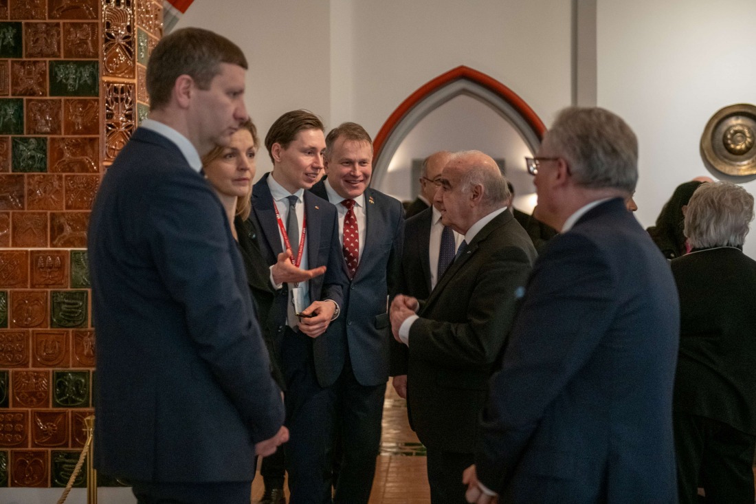 Maltos prezidentas nustebo Valdovų rūmų muziejuje radęs žymiausio Maltos dailininko darbą