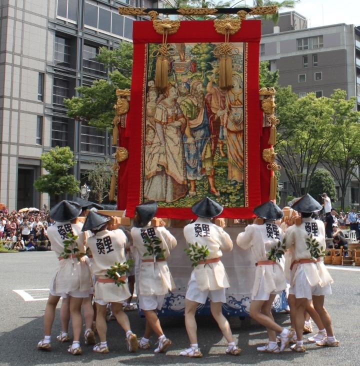 Istorinių gobelenų paieškos japonus atvedė į Lietuvą