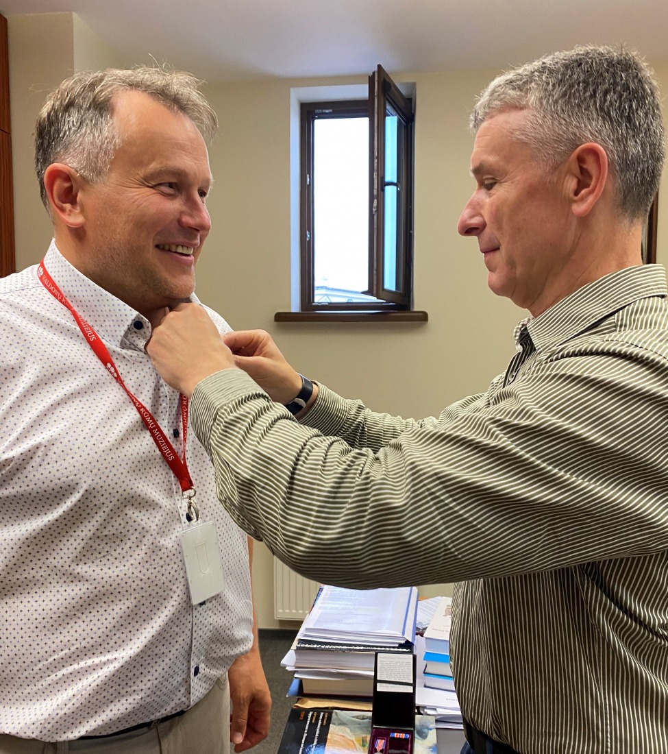Už Valdovų rūmų muziejaus veiklą ir partnerystes bei asmeninį indėlį įteikti du apdovanojimai dr. Vydui Dolinskui