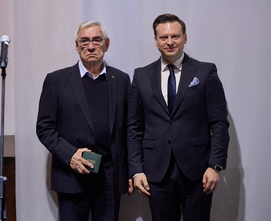 Už paramą Valdovų rūmų muziejui dr. Pranui Kizniui įteiktas Vilniaus miesto savivaldybės mecenato ženklas